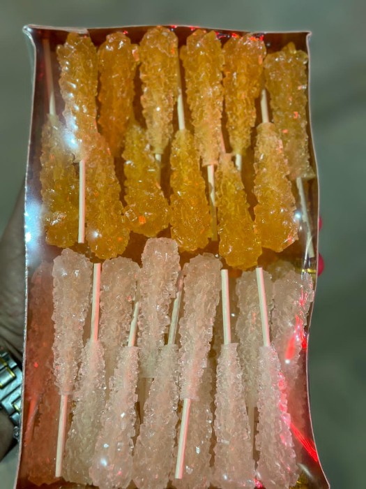 نبات نبات نی دار ز عمده عفرانی و سفید
